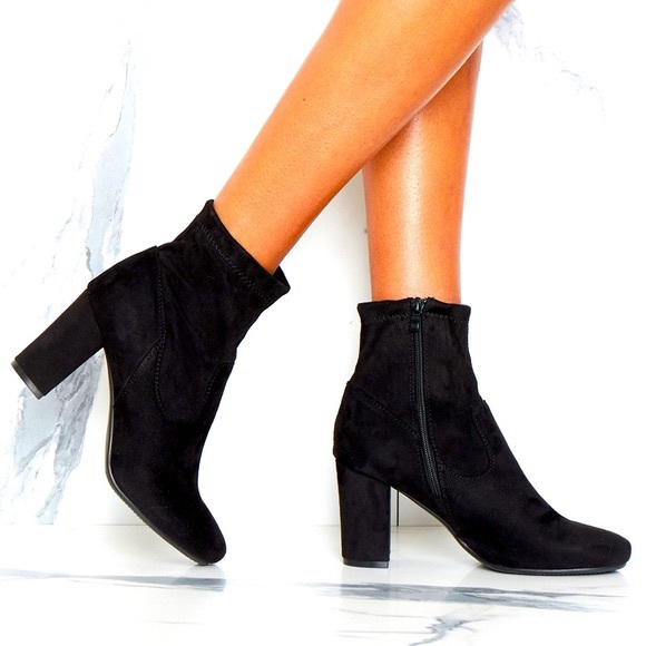 Le Chateau black suede ankle boots - Picture 4 of 5